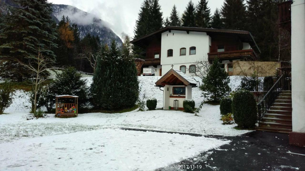 Haus Fiegl Hotel Oetz Exterior foto
